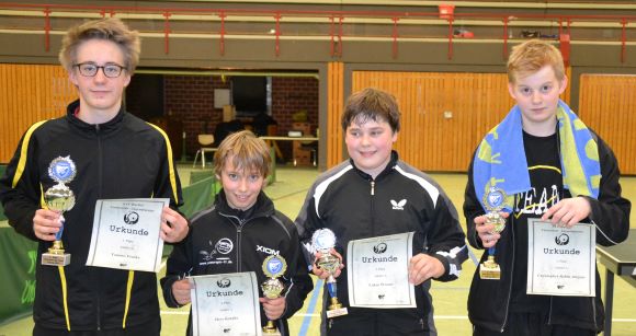 Die Besten bei den Schüler A - (von links) -  Tammo Fenske, 1. Platz - Heye Koepke, 3. Platz - Lukas Wraase, 3. Platz und Christopher Robin Jürgens, 2. Platz.