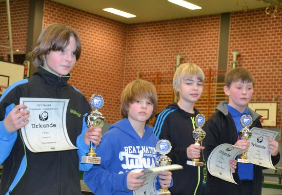 Die Besten bei den Schüler C, 1. Platz: Tim Bohnen, 2. Platz: Thilo Harms und gemeinsam auf den 3. Platz: Hannes Busse und  Nick Janßen.